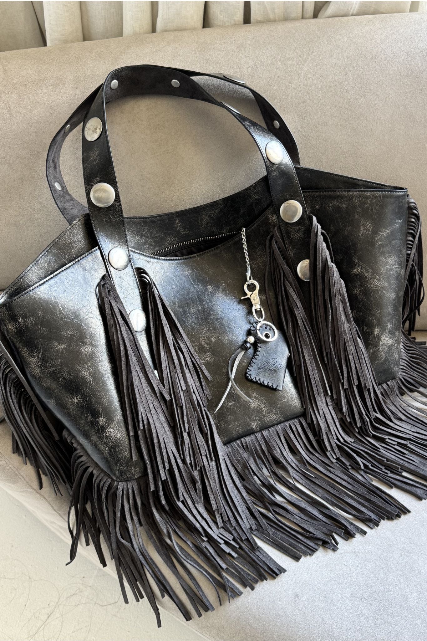 ムーコ★AYAKO  fringe  bag Wildflower Whiskey Faux Suede Fringe Bag (Black) · NanaMacs