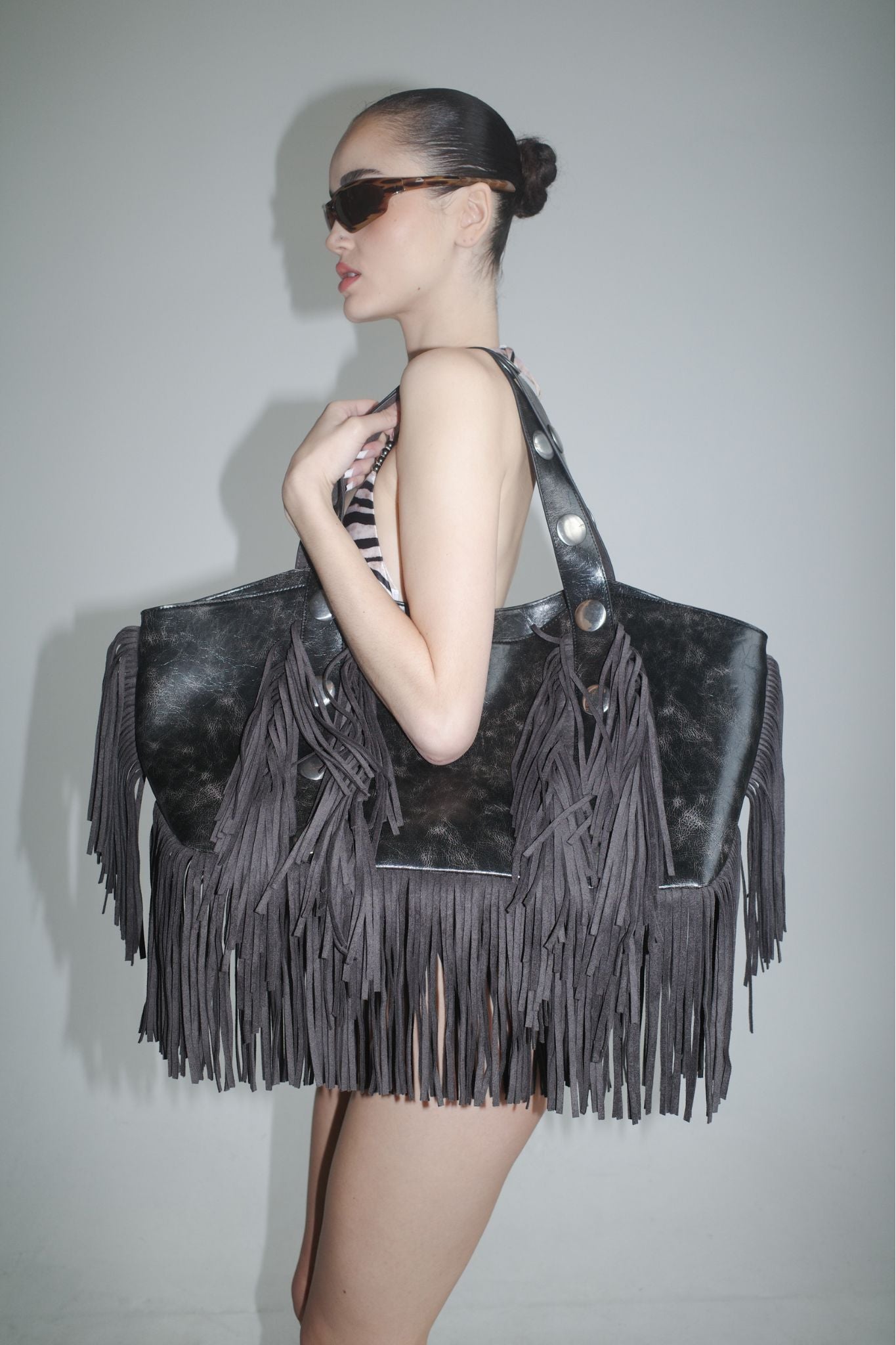 CHROMA FRINGE BAG - BLACK